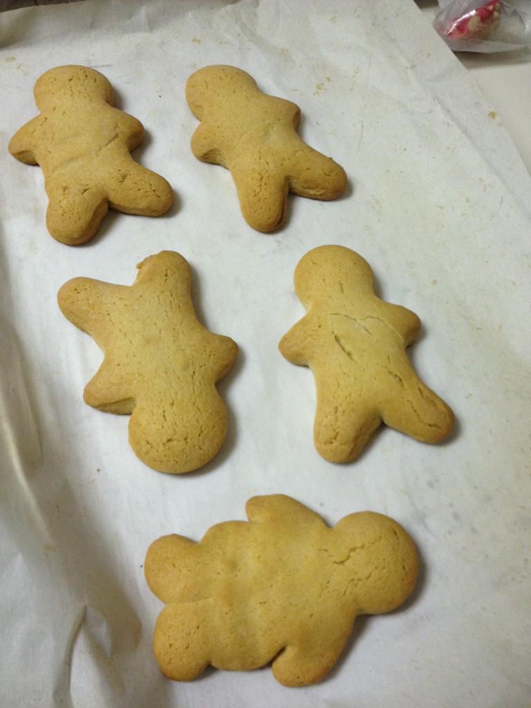 TheHamPalace's tweet photo. Gingerbread people (and one penguin). http://t.co/zU8tro8e9I