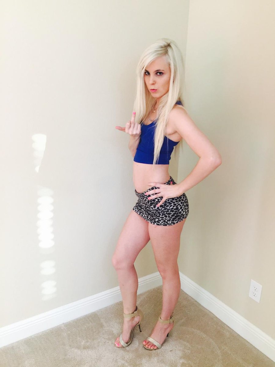 _PrincessAlli_'s tweet photo. Bow down loser! I own your pathetic life. #walletrape #moneyslavery #totalenslavement #igiveyourlifemeaning #princess http://t.co/GSqgReRWxh