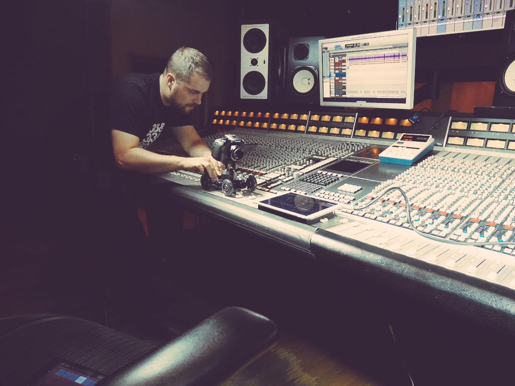 retronyms's tweet photo. In the studio @differentfur #phase84 http://t.co/njV8FFjLSP