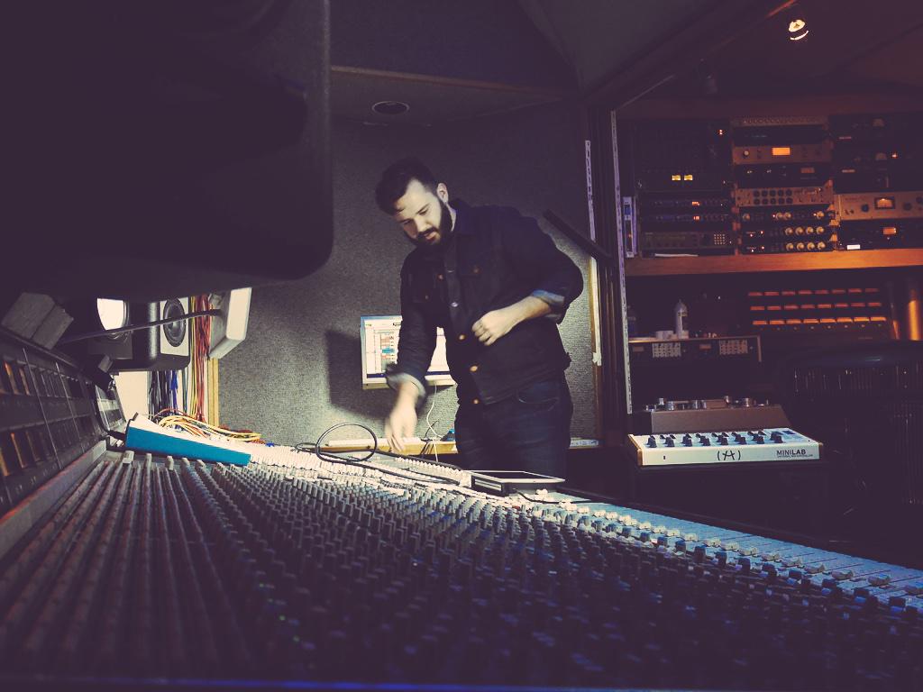 retronyms's tweet photo. In the studio @differentfur #phase84 http://t.co/nfbO3Y30Ef