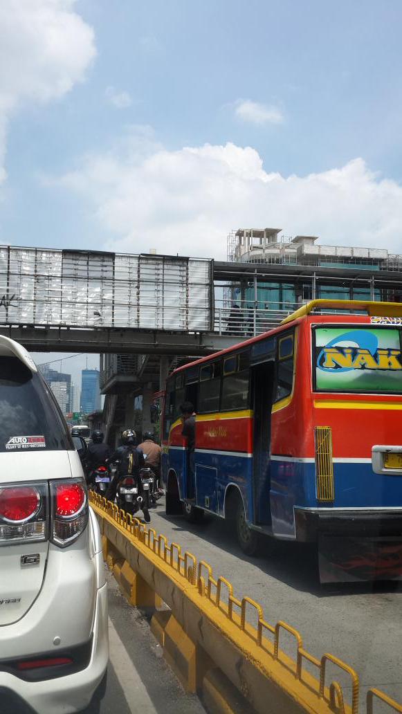 11:43 buncit jalur busway dilalui metro mini &amp; motor <a href="/TMCPoldaMetro/">TMC Polda Metro Jaya</a>