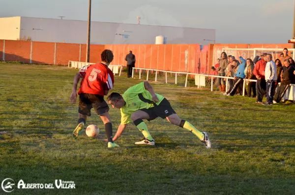 cdValdestillas's tweet photo. Partido viejas glorias 7/12/2014 (foto Alberto del Villar) http://t.co/jCXi470MJI