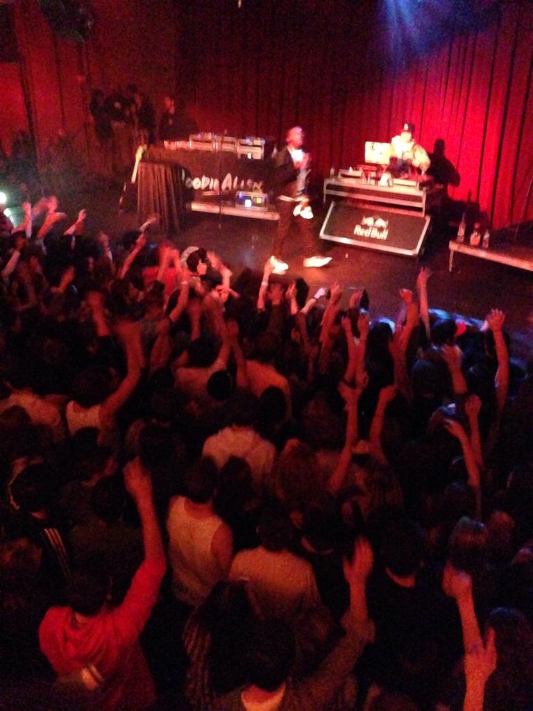 SavvyDuzIt's tweet photo. @GrantWoell dude tell me about it! We need to. At @HoodieAllen with @lancifer http://t.co/jwY2gh7xT2