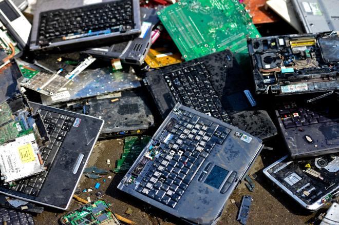 greenpeaceusa's tweet photo. What happens to our old electronics when we upgrade or get a new gadget? http://t.co/SQvBPVjsK9 via @WIRED http://t.co/iY2SUEAeVM