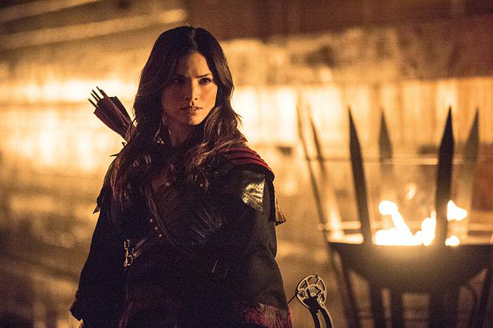 Comicolizer's tweet image. #KatrinaLaw Talks The Midseason Finale of ARROW, #LazarusPits, #TaliaAlGhul,... comics.trendolizer.com/2014/12/katrin…