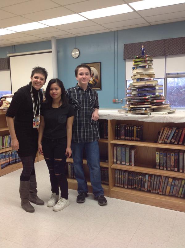 SchLibRI's tweet image. RT @PVMSLibraryRI My volunteers used a lot of #21stcentury and #probsolving skills to get this done! Bravo!