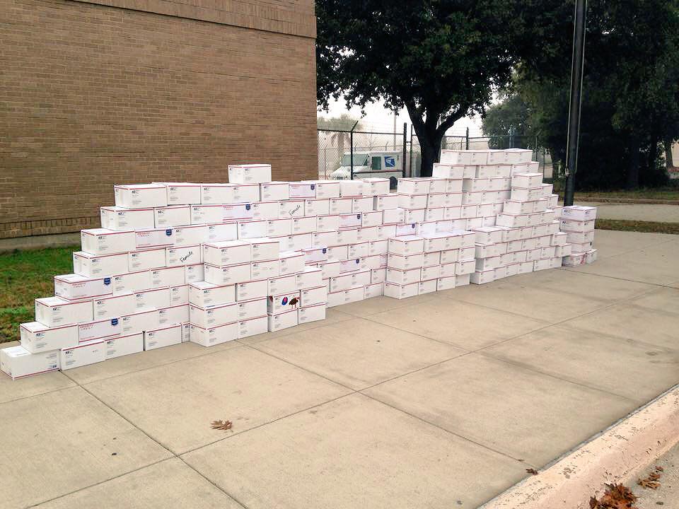 BPOE_2483's tweet photo. 275 boxes are being sent to soldiers this Christmas thanks to organizations in  @GrapevineTXCity #ElksCareElksShare http://t.co/iAXyKTt8nT