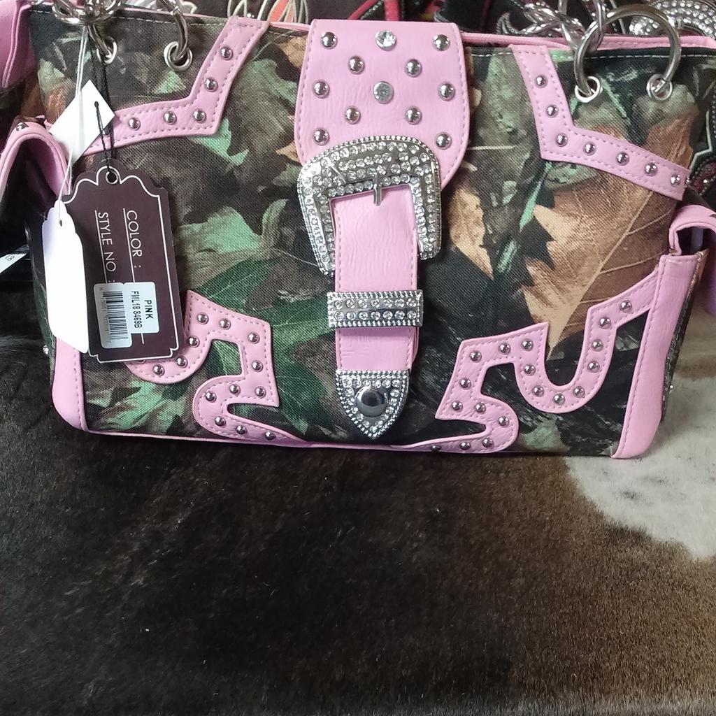 RaymoreTack's tweet image. All purses are $35 and 8 for shipping! Check them out at the Raymore Tack Shack Facebook page!