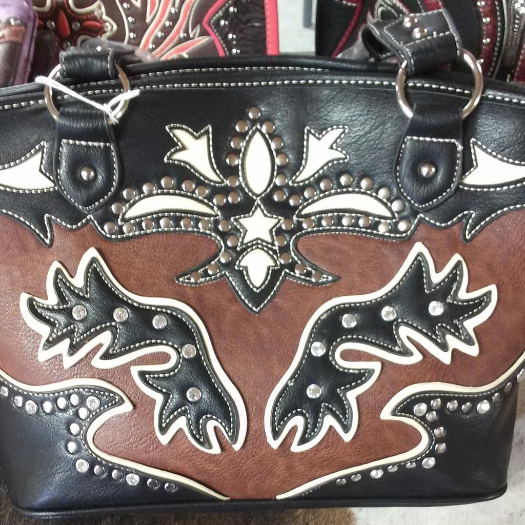RaymoreTack's tweet image. All purses are $35 and 8 for shipping! Check them out at the Raymore Tack Shack Facebook page!