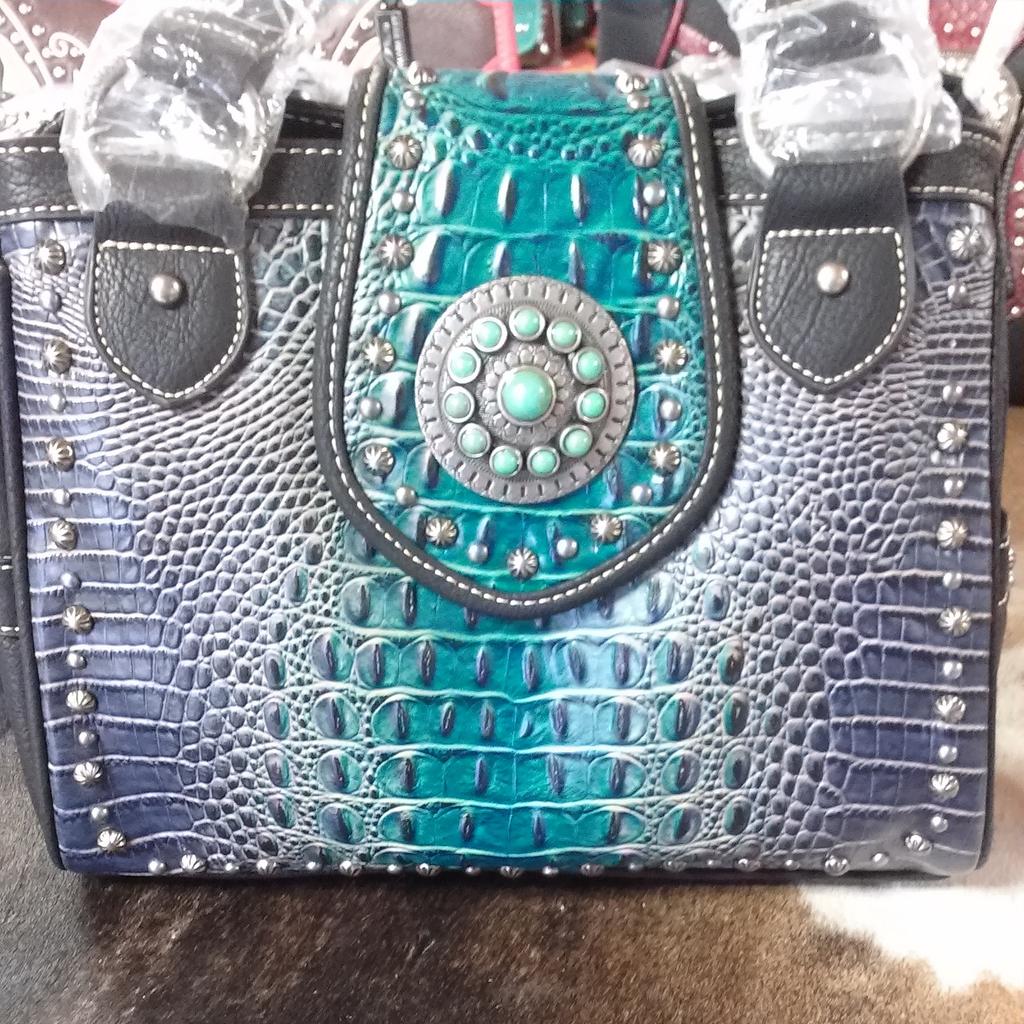 RaymoreTack's tweet image. All purses are $35 and 8 for shipping! Check them out at the Raymore Tack Shack Facebook page!
