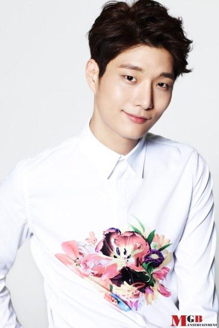 B4dNMFkCUAA12h_.jpg:large