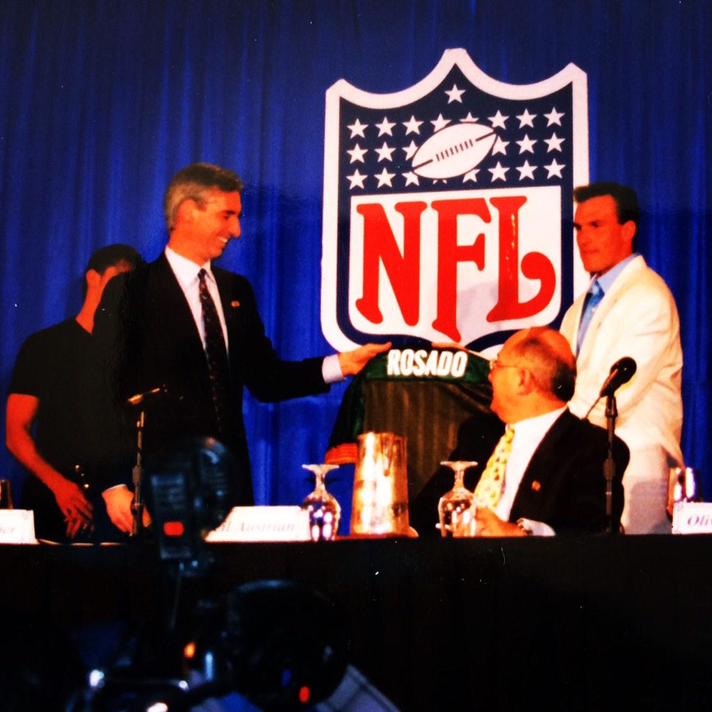 CarlosRosadoV's tweet image. Grandes recuerdos del #FutbolAmericano #NFLEuropa con #OliverLuck dándome la bienvenida #exnflplayers #CR83