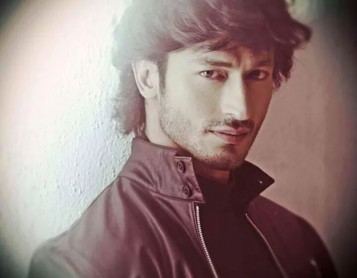 " Wishing bestest friend a very Happy Birthday :))  have a get year :)