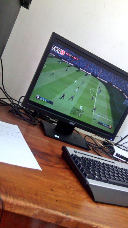 Fredowizy's tweet photo. Trankil an stage 😝🎮🎮🎮 http://t.co/u9zvUOEJCn