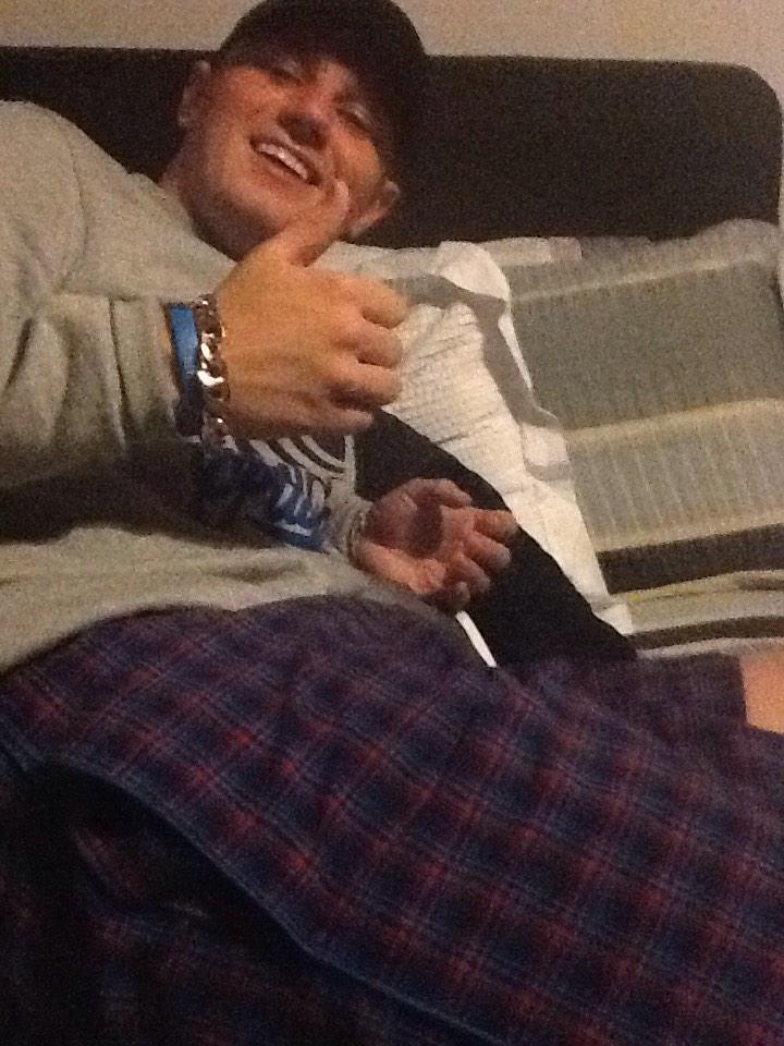 B94Dylan's tweet photo. On the bright side this a picture of me when Ronaldo scored first...again 💶💶💶 http://t.co/xv9Ht0qFay