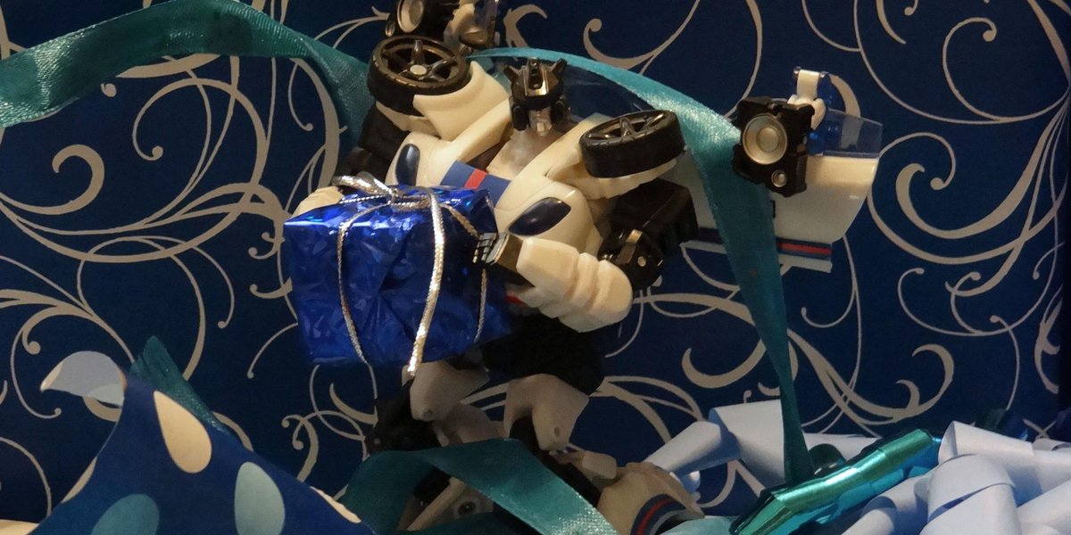 ZelleZeion's tweet photo. Pretty Paper, Pretty Ribbons Of Blues #Jazz #NotRID #TFDecember http://t.co/4sDyfG4Akr
