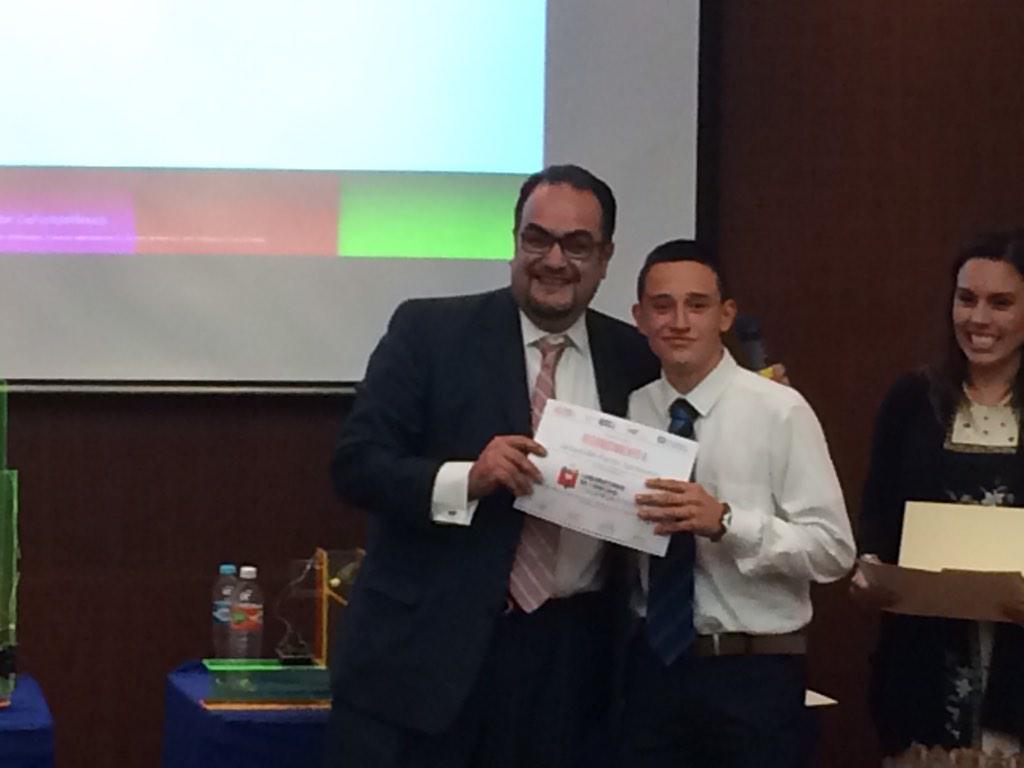 FondoUnidoMx's tweet photo. Mauricio Kuri Director FUM entrega reconocimiento a Coladeras Antibasura http://t.co/Hejkq7wjyU