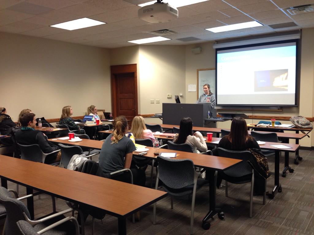 FlyerPRSSA's tweet photo. Case study discussions, always a good time. #UDPRSSA http://t.co/3G5tkKetmF