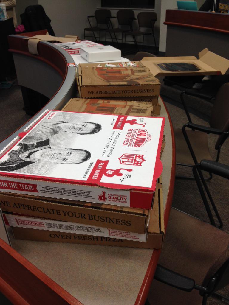 MizzouMF's tweet photo. Thank you so much to @MizzMenus &amp; @hotboxcookies for the delicious food at our meeting tonight! 😊👍🍕🍪 http://t.co/fZnDXZvqFY