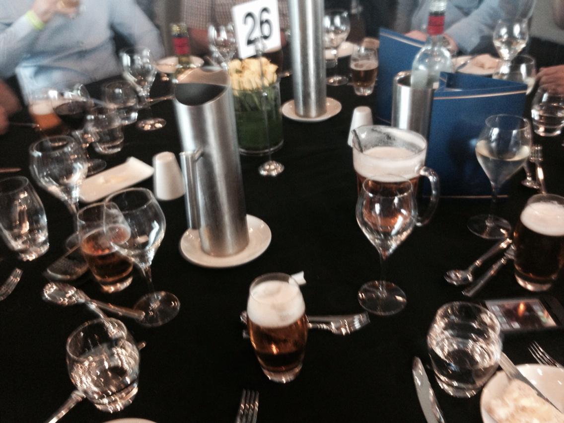 wbooltyreplus's tweet photo. @daltsbet @GerardDaffy @jacksonbell2 mugs lunch#hoperainstops#orlonglunch http://t.co/LZrdTbRWOA