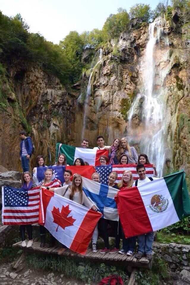 jacoblundell89's tweet photo. I miss this family from ... All around the world 🎶 http://t.co/a8h8U87h3g
