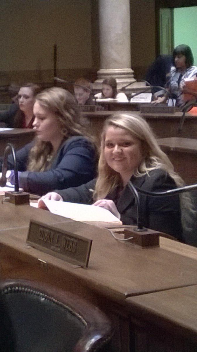 andreamk1's tweet photo. @tnhskya Voting in Senate Chambers at Capitol http://t.co/pLA0hZki3C