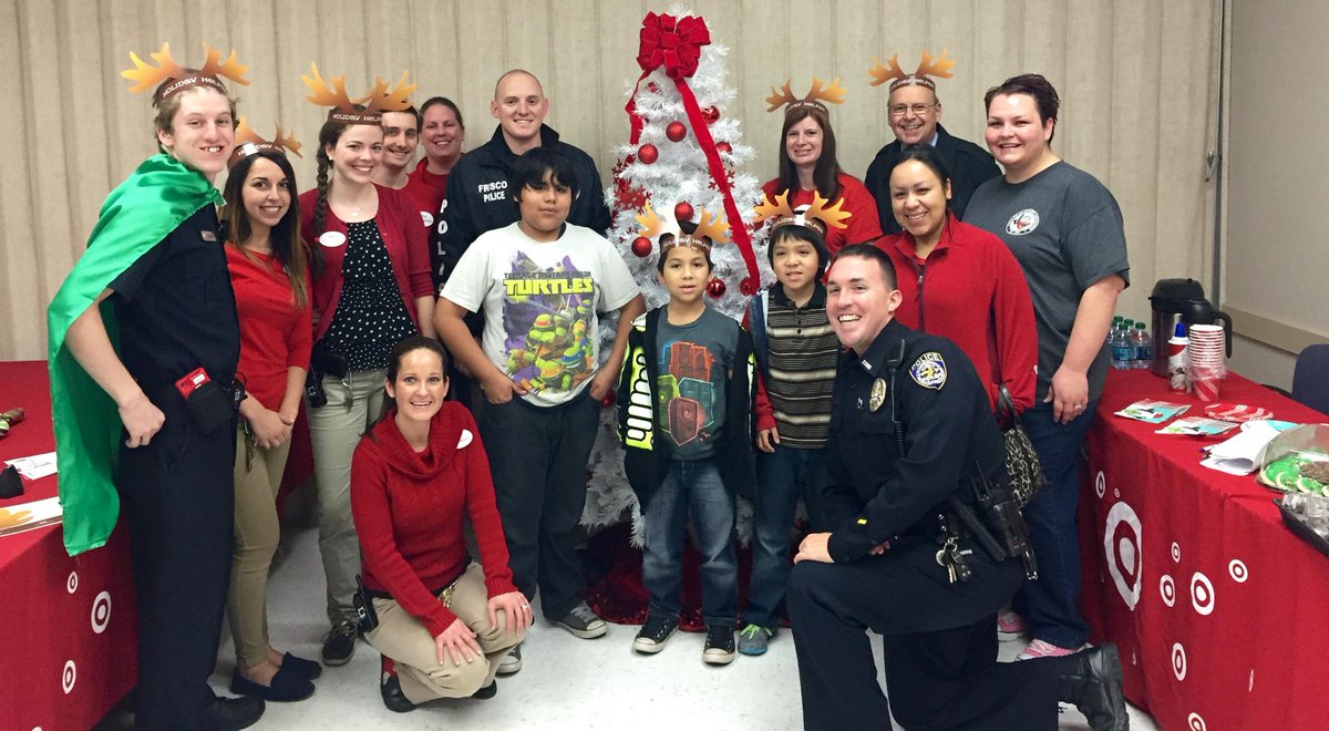 FriscoPD's tweet photo. What an awesome evening shopping with a local family for their Christmas! Thanks to @Target @airbornliz @FriscoPOA http://t.co/HItYVldHGV