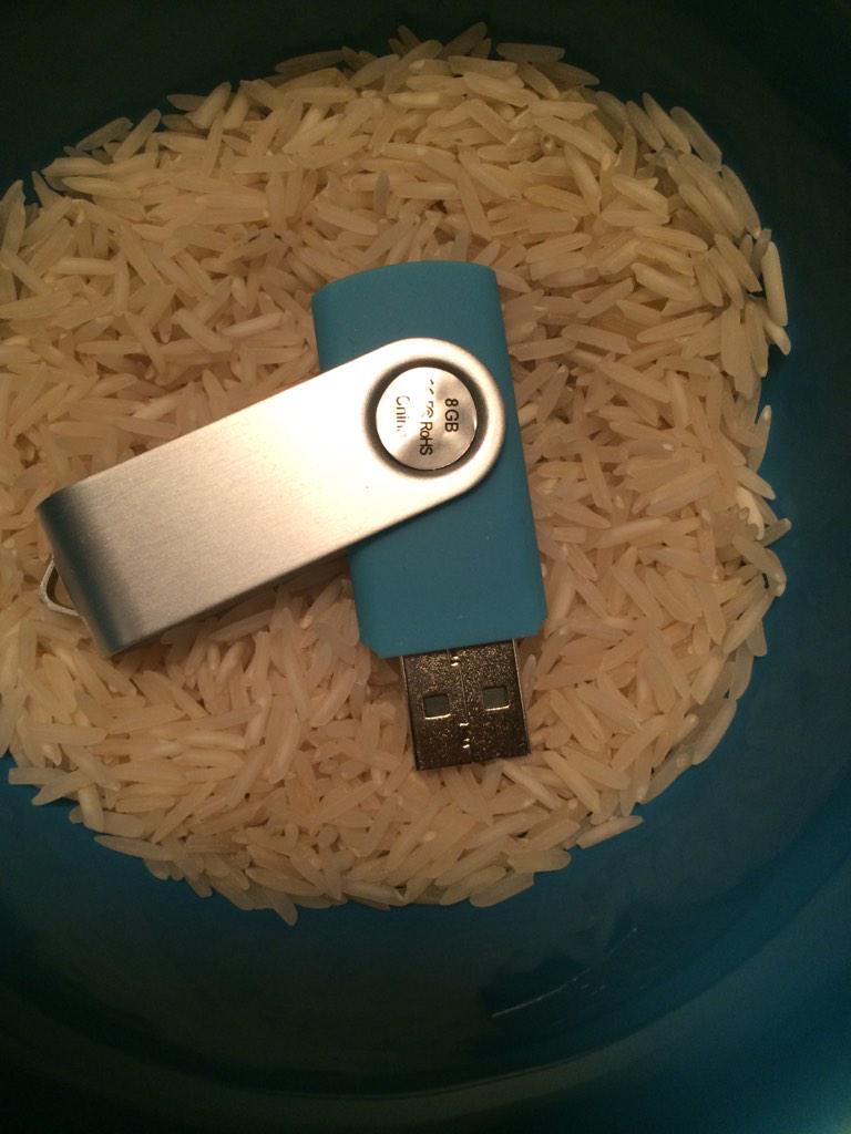 Yasi098's tweet photo. And in a crazy turn of events,another member of the household also washed a vital piece of information #weareterrible http://t.co/jTWku7ORU5