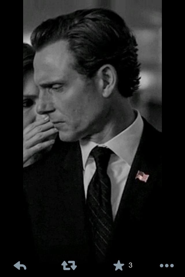 SydEBloom's tweet photo. "@bluejpeace: @SydEBloom He looks hot everywhere! 😍" yes he does! http://t.co/yUiaJIj3YD