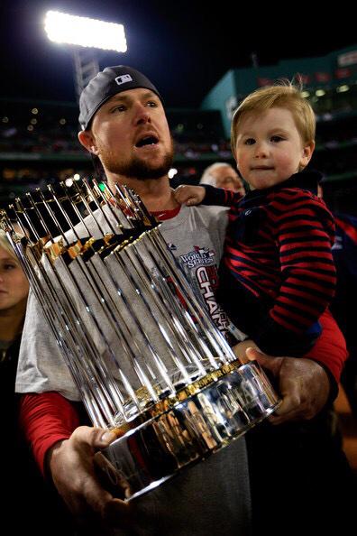 TracyOliver617's tweet photo. Come on @JLester31 your kid wants another one! Ain't gonna get it in Chi-town! Let #RedSoxNation love u! #SignLester http://t.co/vKM2dnOOeX