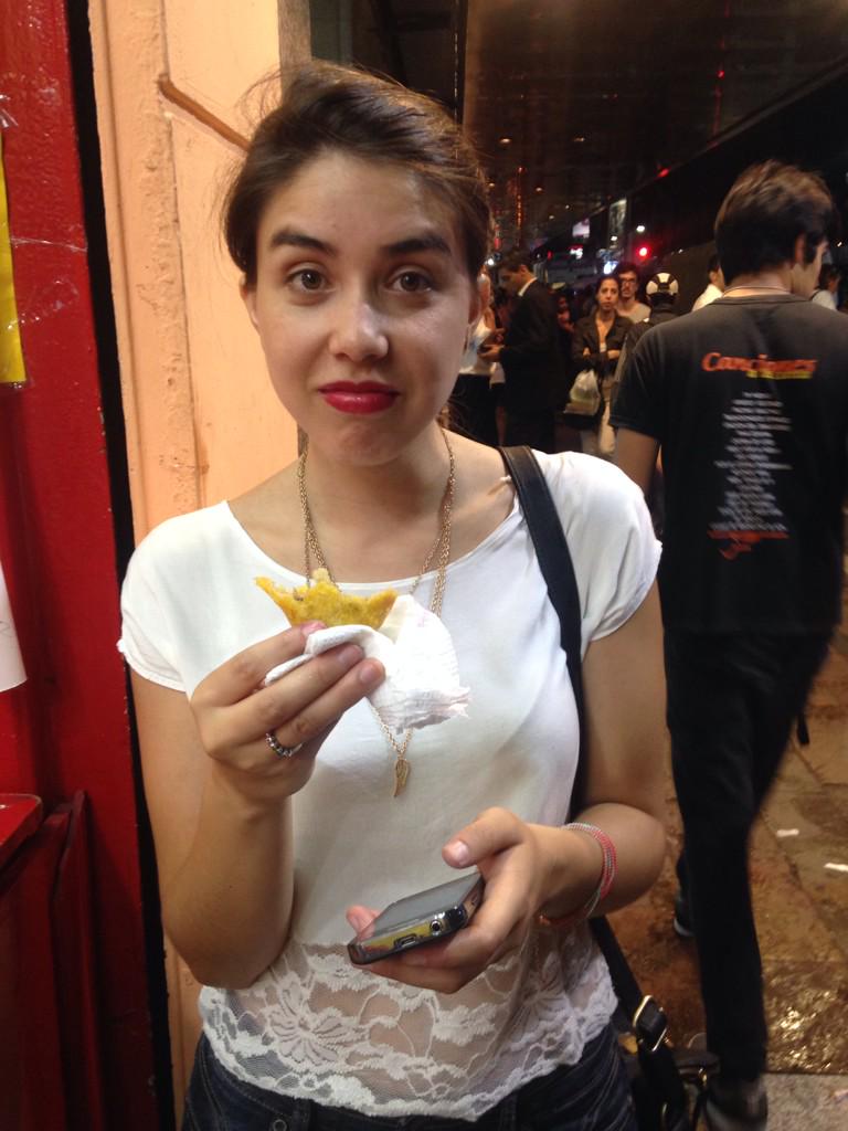 AstridSilgado's tweet photo. @valenmenco @JIMENCO @milenajm29 @ampacohur sorpresa por  la empanada papuda en corrientes Bs As http://t.co/aUDWHjwSE9
