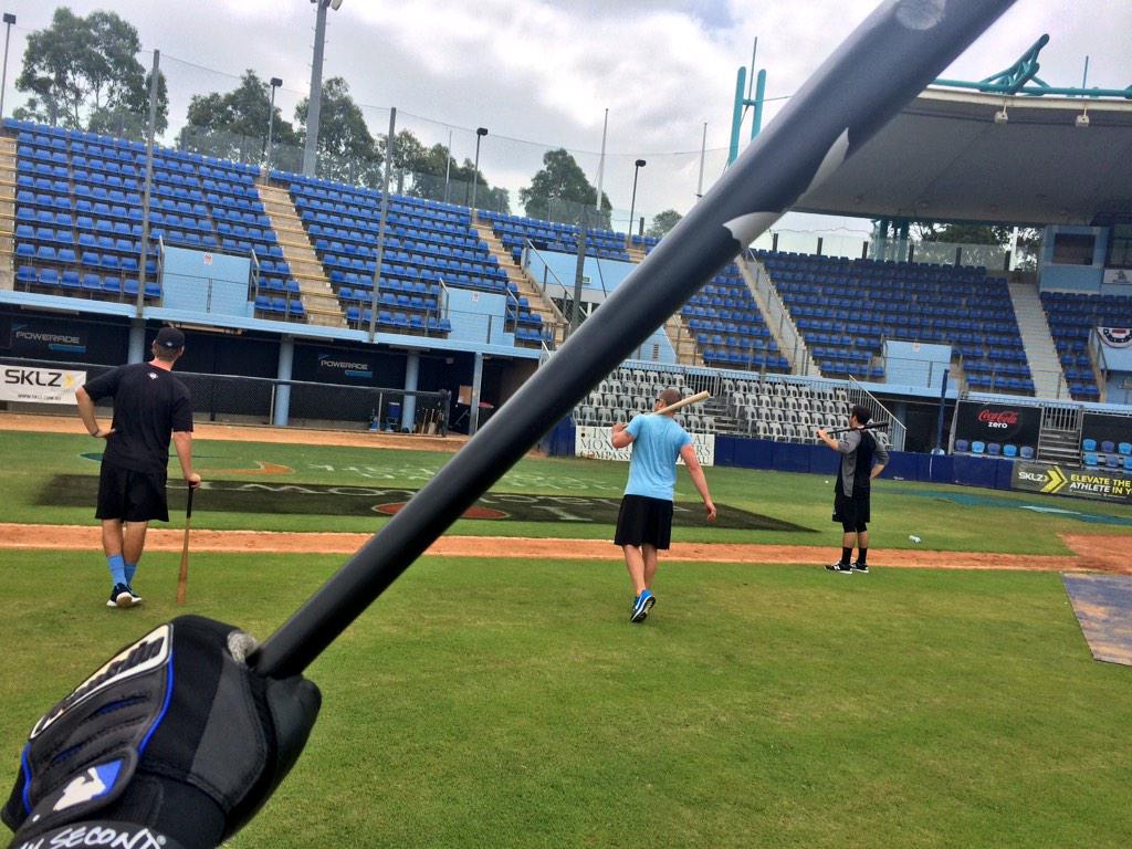 toddvs35's tweet photo. Fungo golf with @MSolbach23, @WesKPatterson and @GUNZ15JR after a "hard" days work #NoDaysOff #RiseAndGrind http://t.co/ydjxOp9NWG