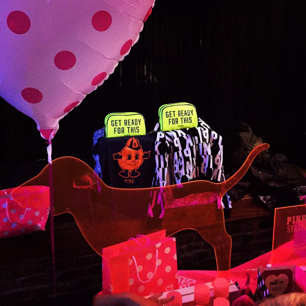 MaeveMitchell's tweet photo. @SyracusePINK  #pinklovesSU http://t.co/RkNK5EnKDy