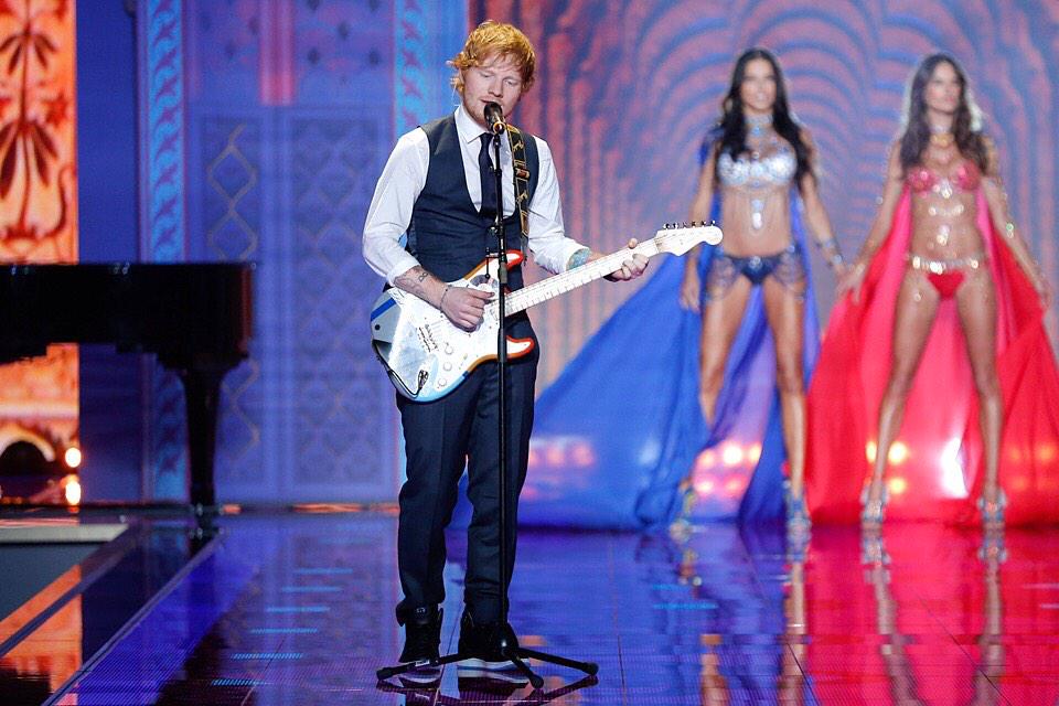 VictoriasSecret's tweet photo. We. Found. Love. @edsheeran’s voice = everything right now! #VSFashionShow http://t.co/Vh5OPx31Dm