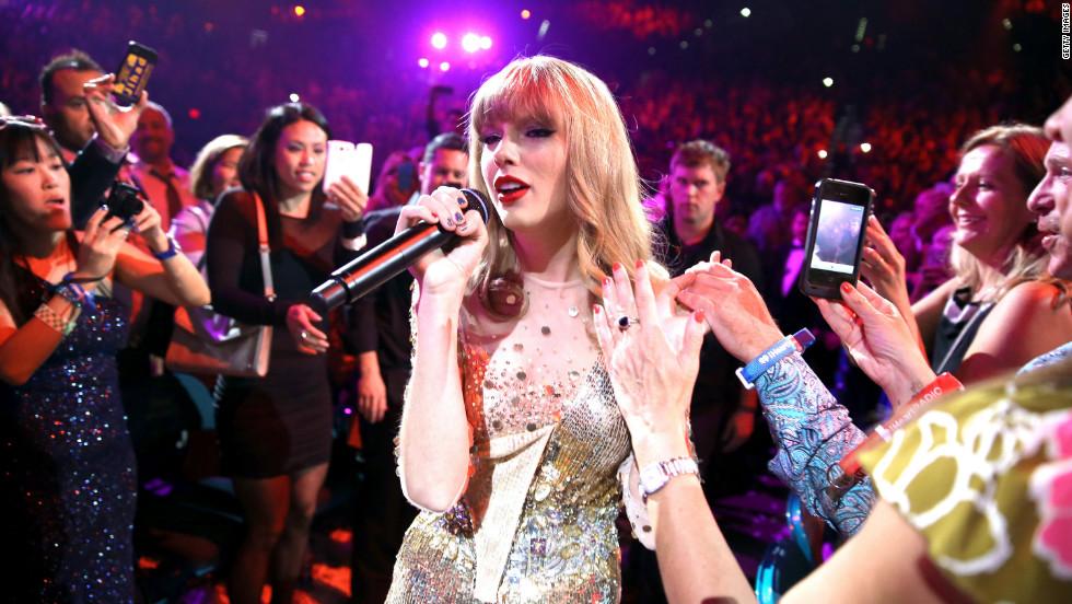 QueenMobs's tweet photo. we can talk .... we can talk ... but we are NEVER Taylor Swift #SadTea http://t.co/7WMfz9PfIP