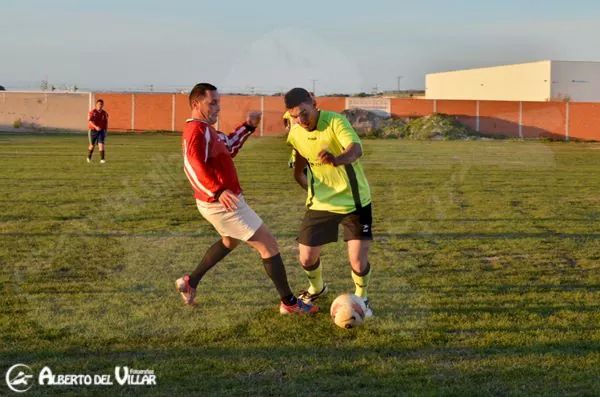 cdValdestillas's tweet photo. Partido viejas glorias 7/12/2014 (foto Alberto del Villar) http://t.co/ssIYGpWaXV