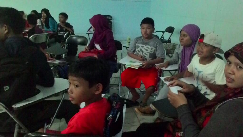 echizenLee's tweet photo. Esa fun teaching hari ini (10/12) ^^ @ESA_UNMUL http://t.co/pyKEEaBtbk