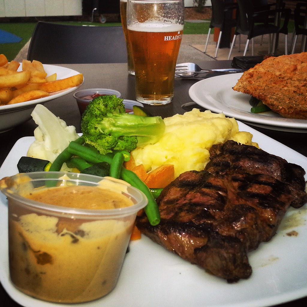 Sometimes all you want is some old fashioned pub grub. sydneyfoodlovers.com.au/the-ettamogah-… #pubgrub #ettamogah #sydfoodlovers
