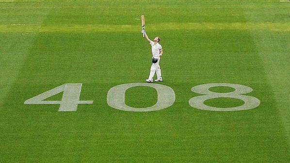 missjesscook's tweet photo. What an innings - and what an amazing picture to capture it. Hold your head high Mr Smith... #63notout #408 http://t.co/kd6Cm0mTqZ