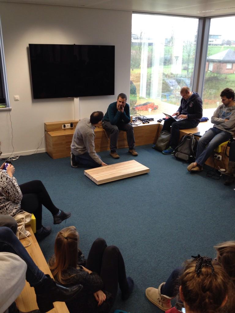CarreynMorgane's tweet photo. La table sensorielle. Où l'association du bois et de la technologie. Magic! #labdavanac http://t.co/eaHOQ5cQXZ