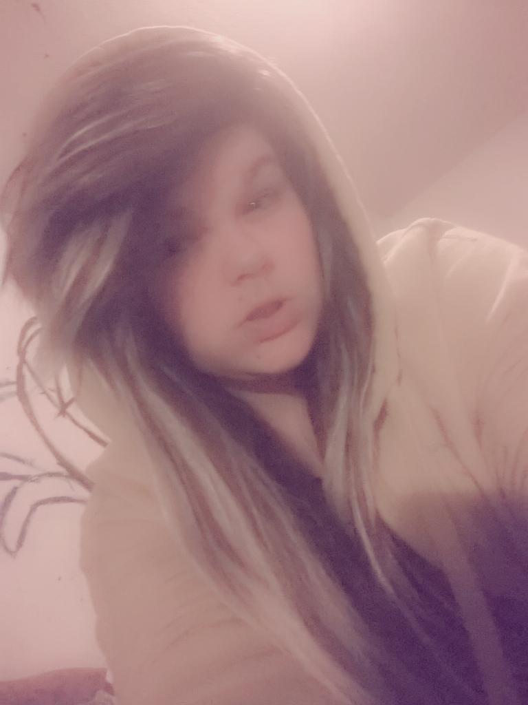squidbob16's tweet photo. Feelin beautiful up so late woke up scared had a bad dream http://t.co/8ZVcwrMwin