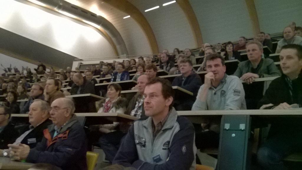 Don1402's tweet photo. Hele zaal vol met leden van Coöperatie Horticoop bij Plantion.#Horticoop #plantion http://t.co/7K29s5409I