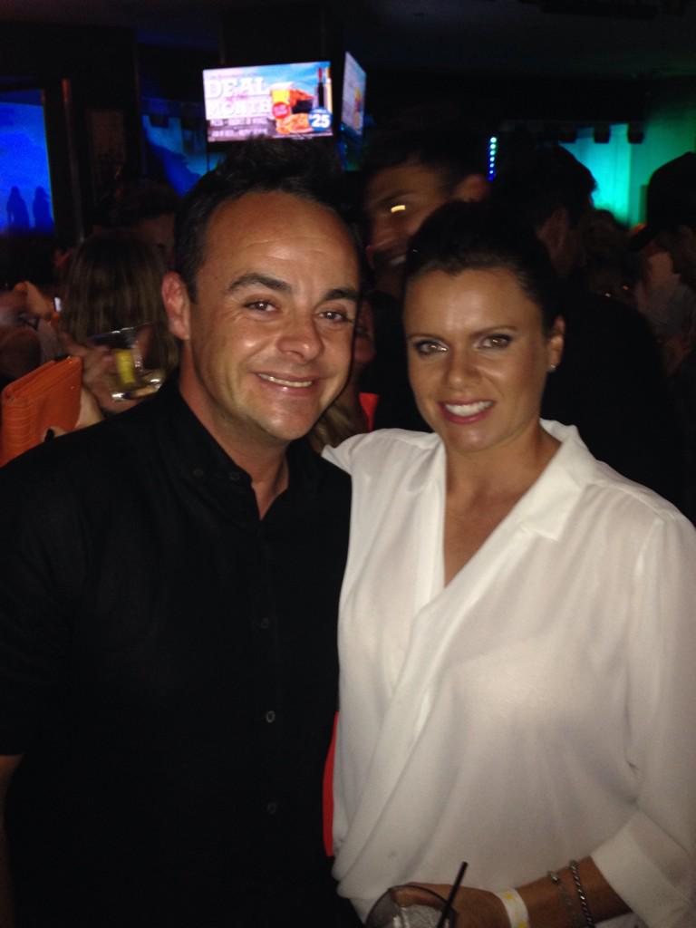 vickyworrall's tweet photo. So happy I got to meet @antanddec love those guys 😍😍😳😳 http://t.co/ytZBMxAiHR