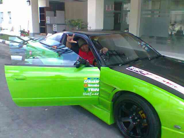 BaredMerah's tweet photo. Di Berunei Darusalam bisa beli kreto (mobil) tpi d indonesia tk bisa beli mobil begini.... krna hrga tk trjnkau mhal. http://t.co/isy8eXIohj