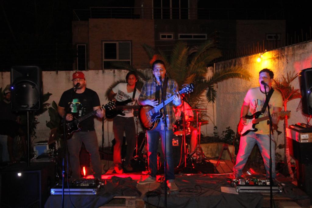 Gagolio's tweet photo. @LosRandomRLU entrevistaron a los panas de @Buenavbanda en #CiudadBolívar el pasado 05/12! @SkyChillOut @SapoaraProd http://t.co/awpFqbYMDA