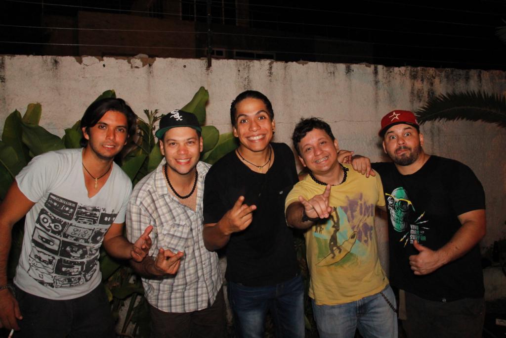 <a href="/LosRandomRLU/">ピースマン🥦🧊🉐最安🉐🍯🌈🚲❌</a> entrevistaron a los panas de <a href="/Buenavbanda/">BuenaVOficial®</a> en #CiudadBolívar el pasado 05/12! <a href="/SkyChillOut/">Sky Chill Out</a> <a href="/SapoaraProd/">Sapoara Producciones</a>