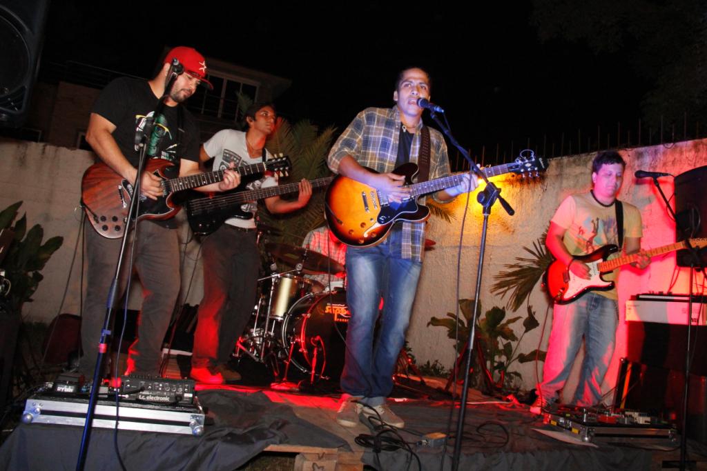 Gagolio's tweet photo. @LosRandomRLU entrevistaron a los panas de @Buenavbanda en #CiudadBolívar el pasado 05/12! @SkyChillOut @SapoaraProd http://t.co/awpFqbYMDA
