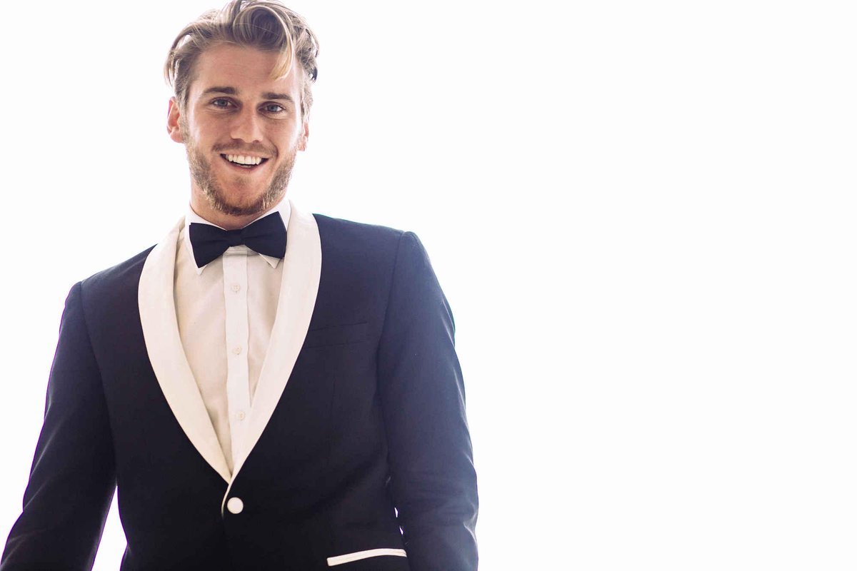 JackThreadsPR's tweet image. Want to elevate your #style for the next #Holiday #party? Try an #Unorthotux approach! jackthreads.com/thethread/2014…