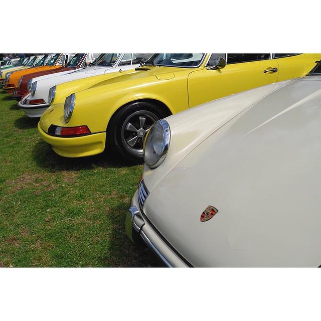 OnlyCarrera's tweet photo. Count them...take your pick #porsche #911 #912 #porsche911 #porsche912 #typ901 #classicporsche http://t.co/OsAfhMvJUx