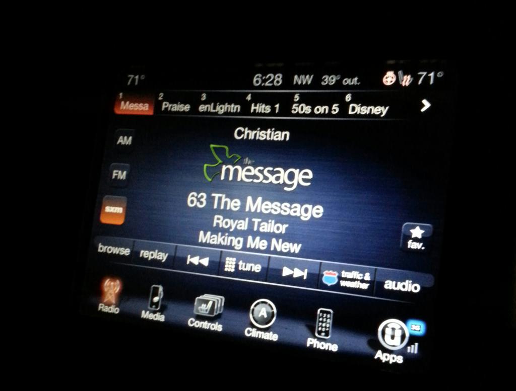 mik0714's tweet photo. Love it when @RoyalTailor is on the radio! β€ #RoyalTailor #MakingMeNew #Wallsdown http://t.co/d9zWC3TFIh